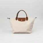 کیف زنانه رنگ استخوانی اورجینال سایز M برند لانگ چمپ Longchamp - Image 11